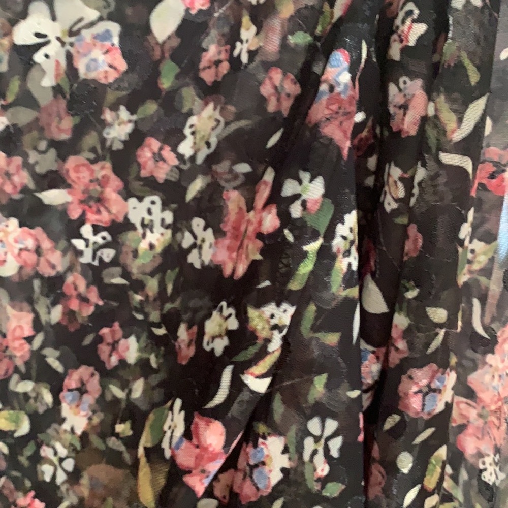 Floral button up - never worn, tags still attached - Picture 2 of 3